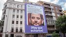 Imagen de la lona colgada por Podemos en una fachada de Madrid con el rostro de Tomás Díaz Ayuso, hermano de la presidenta madrileña, Isabel Díaz Ayuso. 