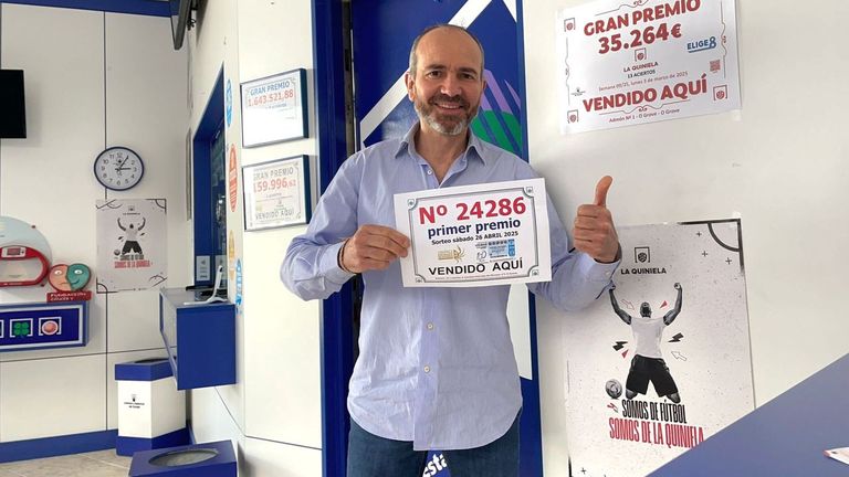 Manuel Rodríguez, en A Centola Dourada de Moreno, sirvió dos décimos del primer premio