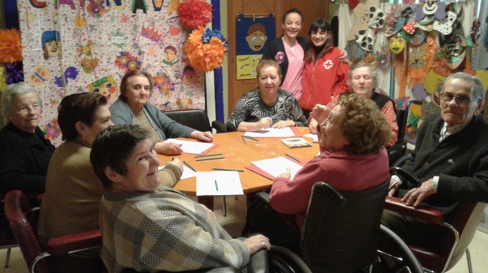 Sarria recupera el San Isidro despu�s de 4 a�os.Alumnos del Xograr Afonso G�mez conversando con peregrinos en el Cami�o Franc�s.