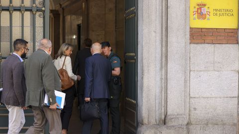 Jueces y fiscales entrando en el Ministerio de Justicia para una de las reuniones sobre sus salarios.