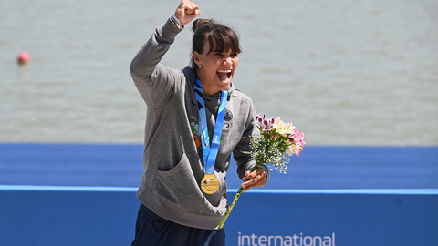 La asturiana Sara Ouzande se colg� el oro este domingo en la final del K1 200 de la Copa del Mundo de pirag�ismo esprint de Szeged (Hungr�a), con lo que suma su segundo metal en esta competici�n despu�s de la plata que consigui� ayer, s�bado, en el K4 5000.