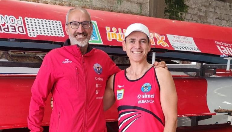 Los «padres» del Club do Mar de Bueu guían a las promesas dentro y fuera de la traintera