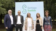 La concejala de Medio Ambiente, Mila Castro (centro), en la presentacin de Santiago Sostible.