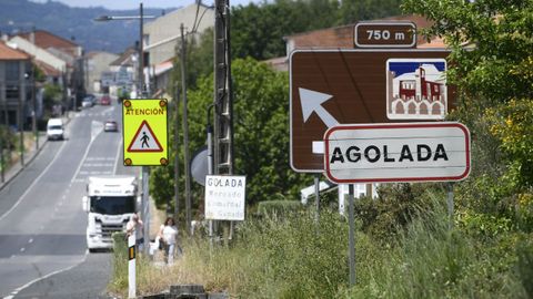 O topónimo Agolada, que é o oficial, aínda conviven con outras formas produto da influencia do castelán como La Golada ou Golada