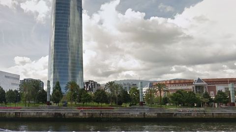 Bilbao | Ventas de suelo. La sociedad pblica Bilbao Ra 2000 financi la mayora de las inversiones con ventas de suelo y en el Nervin se permiti uso pblico, comercial y tambin residencial.