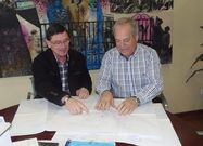 El edil de Urbanismo, Antonio Vzquez, revisa el PEPOCH junto al alcalde, Ramn Garca