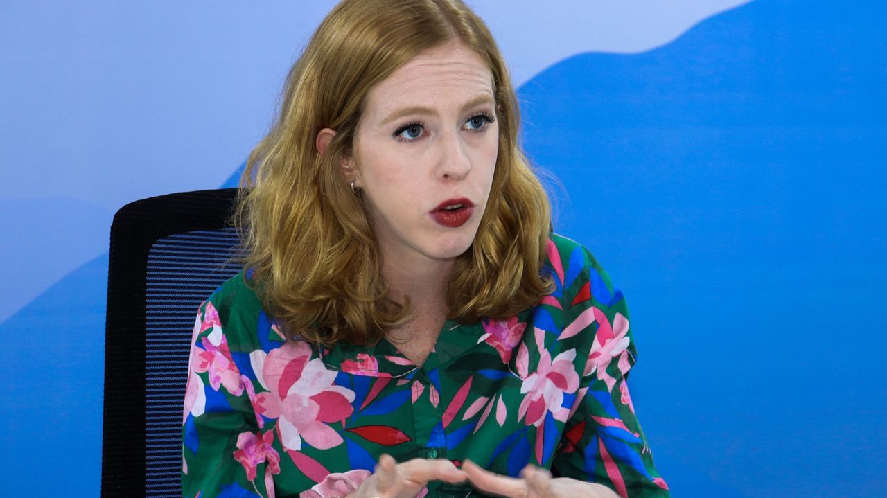 Carles Puigdemont dando un discurso.La secretaria de organizacin de Podemos y secretaria de Estado de la Agenda 2030, Lilith Verstrynge.