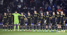 Los jugadores del Real Oviedo, antes del partido ante el Valladolid