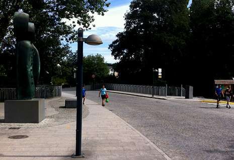 La estatua del Peregrino es uno de los lugares en los que se suele ofrecer alojamiento ilegal.