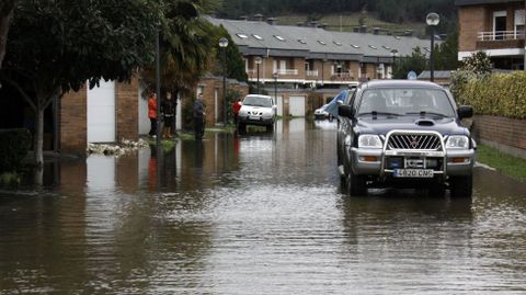 Inundaciones en la provincia de Ourense.La crecida del Sil ha inundado un centenar de casas en O Barco de Valdeorras, adems de fincas, huertas y el Malecn