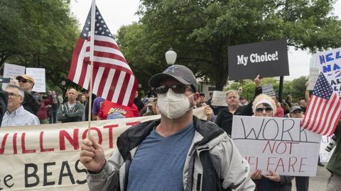Manifestantes en contra del confinamiento en la capital de Texas, Austin