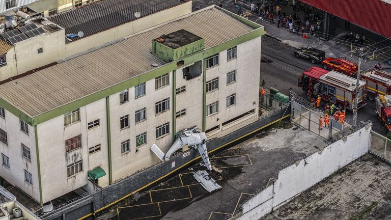 Mueren el piloto y el copiloto de una avioneta tras estrellarse contra un edificio en Brasil