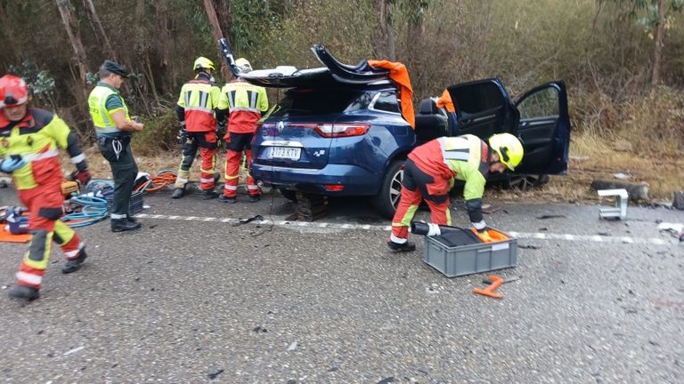 Muere el conductor de un turismo tras una colisión frontal con un camión en As Neves