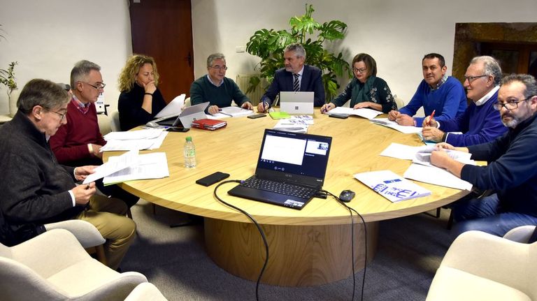 El pleno del Consorcio de Augas de Valdeorras se celebró en la sede de la Diputación en O Barco.