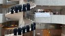 Letrados de la Administración de Justicia colgaron ayer sus togas en los juzgados de A Coruña en señal de protesta.