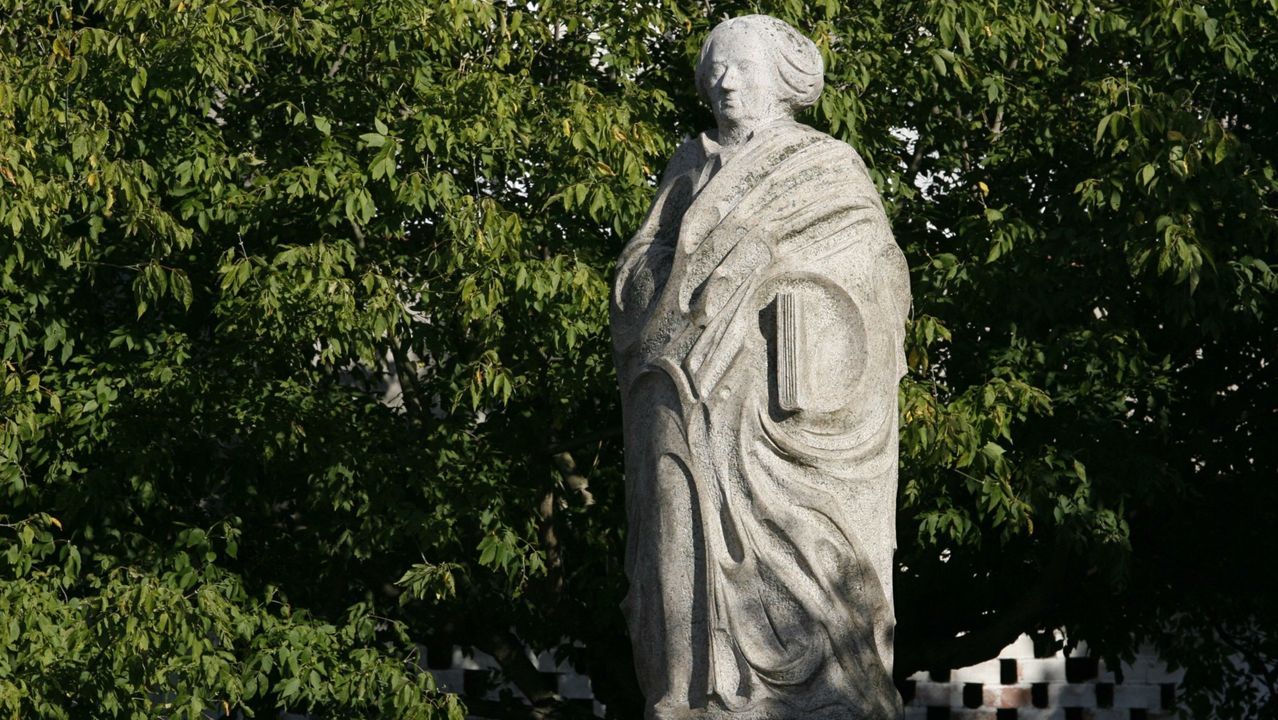 Escultura de Concepcin Arenal