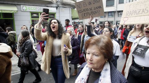 A la marcha convocada por el Ayuntaimento de Monforte para conmemorar el da internacional de la mujer asistieron unas seiscientas pesonas
