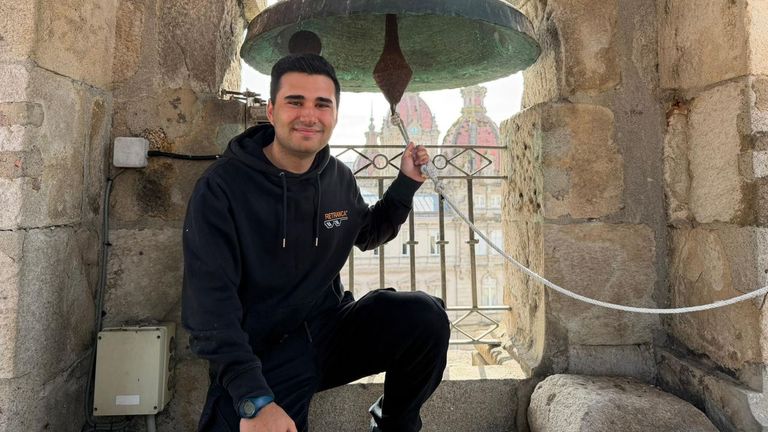 Mateo Vázquez, campanero en A Coruña: «Los amigos alucinan con que toque campanas de iglesias»