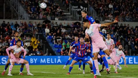 Acci�n de juego del Eldense-Real Oviedo
