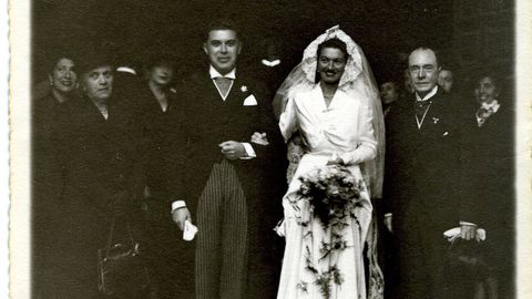 Boda de Carmela Lorente y Antonio Díaz, la primera que se celebró en el Carabela, en 1947, un año después de abrir