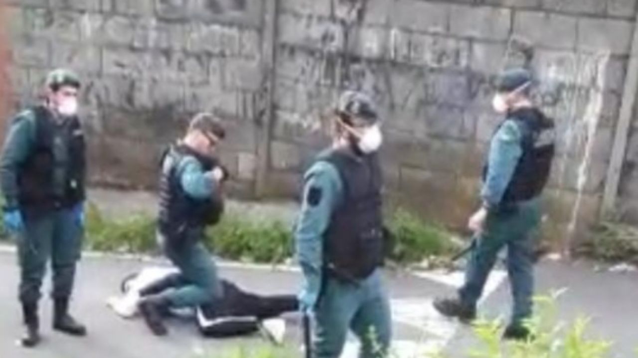 �Si uno tiene 30 Grand Slam, pero ning�n amigo, va a tener un futuro infeliz�.Un beb� recien nacido en Vietnam, con pantalla protectora antes de salir de casa para la vacunaci�n