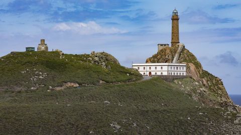 Faro Viln, Camarias