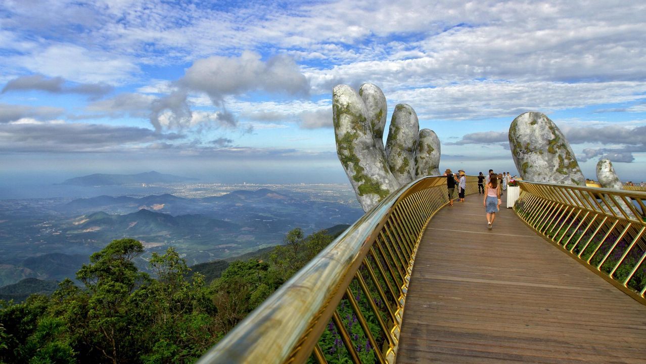As es el increble puente dorado de Vietnam