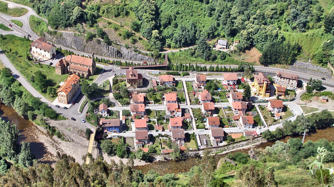 El poblado de Bustiello, comarca minera. Fuente: La Voz de Asturias