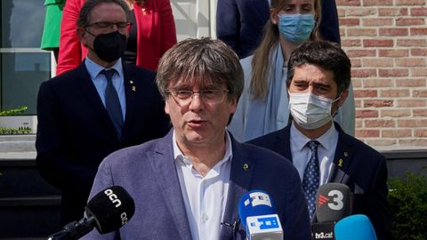 Puigdemont con varios consejeros de Junts en junio del 2021 en Waterloo