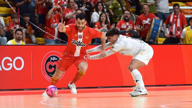El Cartagena apaga los chispazos de O Parrulo y sofoca la llama «play off» de O Parrulo (4-2)