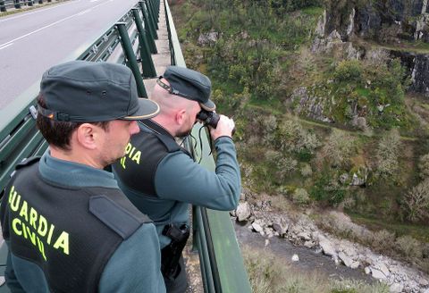 Varias patrullas de la Guardia Civil buscan a Jordi Sobrado entre O Saviao y Chantada. 