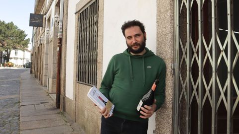 Xavier Arbués abrirá la tienda física de Marida e Vencerás, su negocio de libros y vino, en menos de un mes en el casco histórico