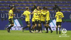 Los jugadores del Oviedo celebran el gol de Borja S�nchez en Zaragoza