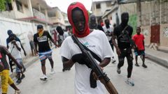 Miembros de las bandas armadas en Hait se manifiestan contra el primer ministro, Ariel Henry.