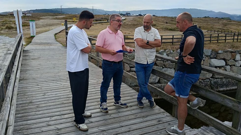 La experiencia de los turistas en la pasarela vicedense.En la reuni�n de este martes se abord� la situaci�n actual, m�s grave seg�n pasan los d�as