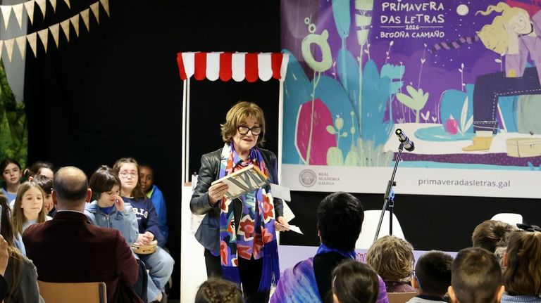 O alumnado do Colexio Pombal de Vigo homenaxea a Begoña Caamaño no inicio da Primavera das letras