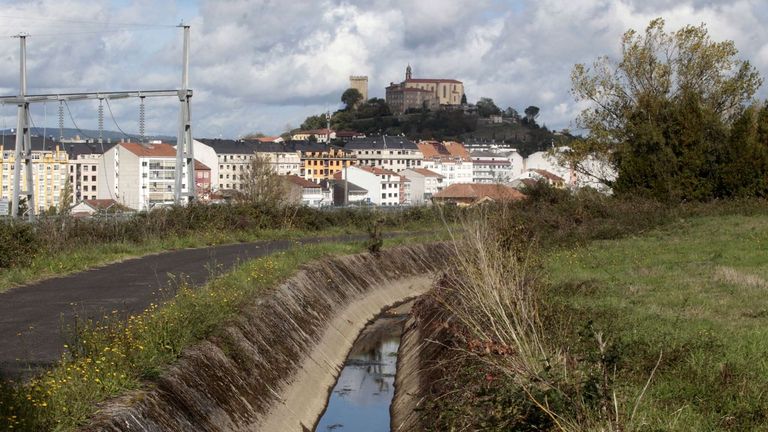 Imagen de archivo del regadío que atraviesa la ciudad de Monforte