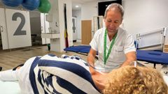 Profesionales de fisioterapia y enfermera del rea de Pontevedra llevan cintas verdes