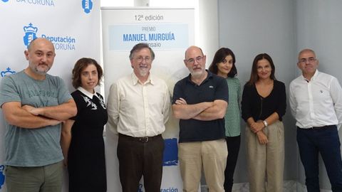 Foto de familia do xurado do premio Manuel Murgua na sa 12. edicin