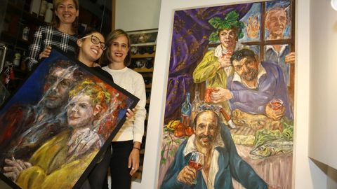 En Casa Chao se exponen un cuadro de Neira Brochs de Mara Casares y Albert Camus, a la izquierda; y un bodegn de borrachos inspirado en el de Velzquez