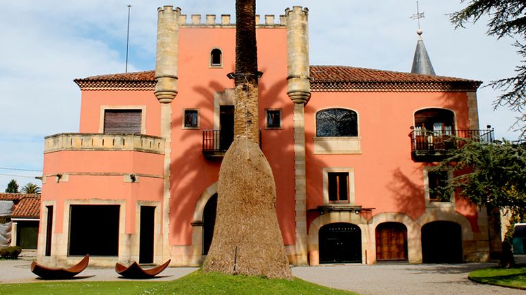El edificio del Museo Evaristo Valle en Gijón