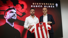 Rub�n Alb�s y David Guerra durante la presentaci�n del t�cnico