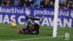 Cristian Alvarez Alanis penalti Zaragoza Real Oviedo La Romareda.Cristian �lvarez detiene el penalti de Alan�s