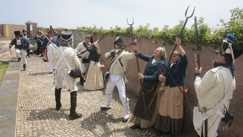 Representación de una batalla de campesinos contra las tropas de Napoleón en el fuerte de San Damián