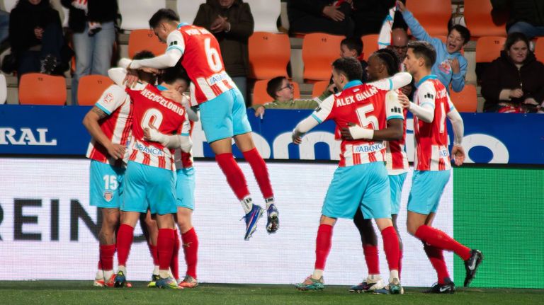 El videoarbitraje evita que el Lugo comparta el tesoro que desenterró Reniero (1-0)