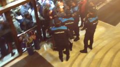 Vecinos de Ames protestan en el pleno por la tasa de la basura