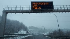 Precaucin por nieve en la autopista del Huerna