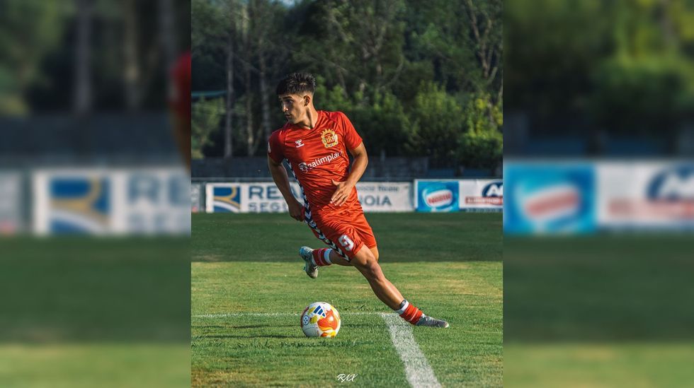 Manuel Pieiro, a la derecha, con su padre, Csar, y su hija, ayer en la Feira de Antigidades e Artesana de A Pontenova