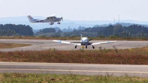 Rozas mantiene actividad aeronutica de aficionados y profesionales durante todo el ao. 