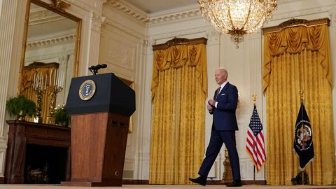 Joe Biden, a su llegada a la rueda de prensa con motivo de su primer ao en la Casa Blanca.